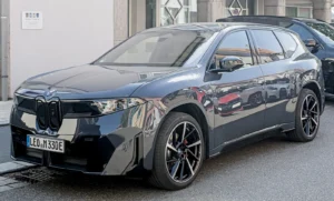 BMW iX3 vs Tesla Model Y: autonomia e recarga comparadas