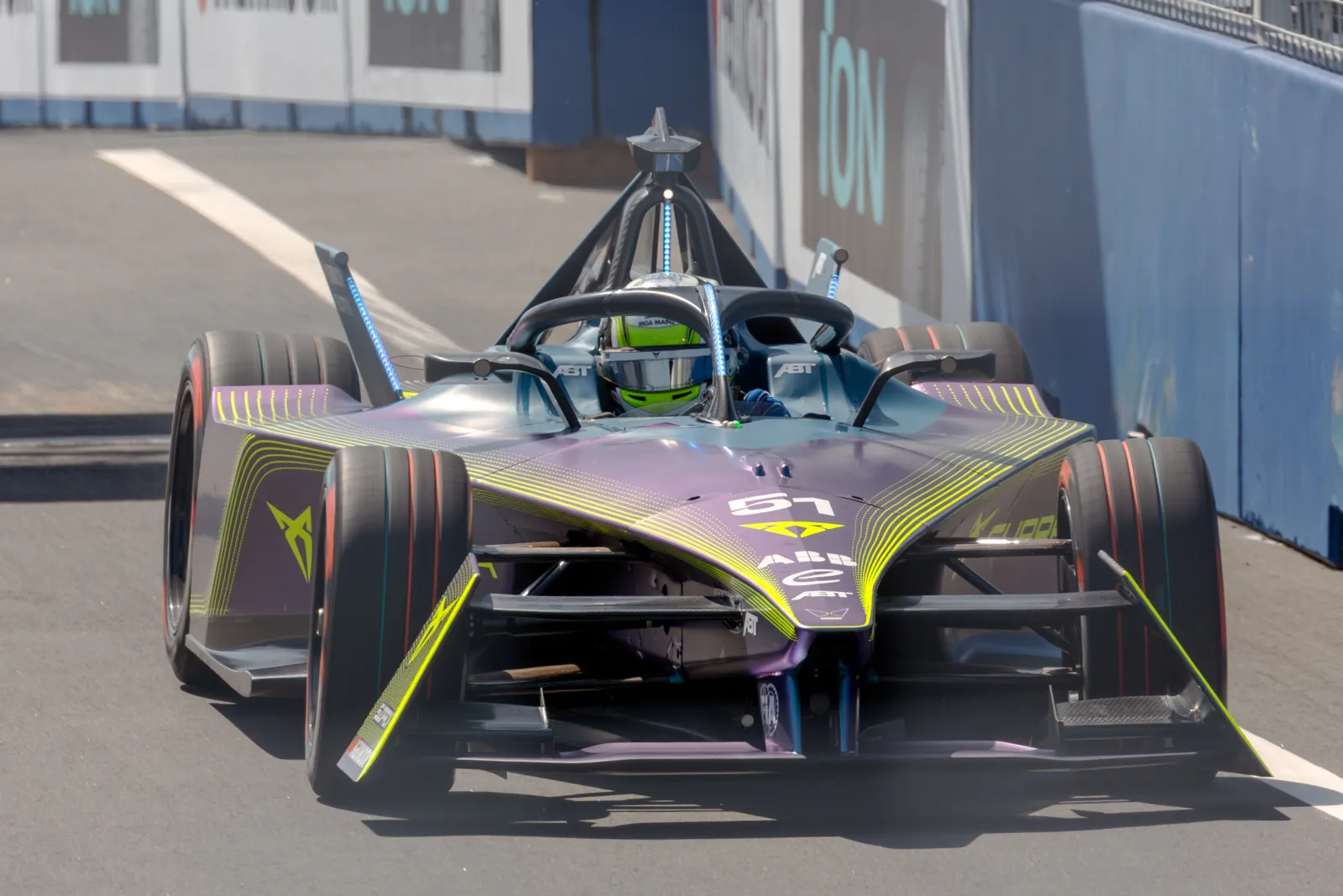 A Formula E car of Nico Müller qualifying on the Tokyo Street Circuit in 2024