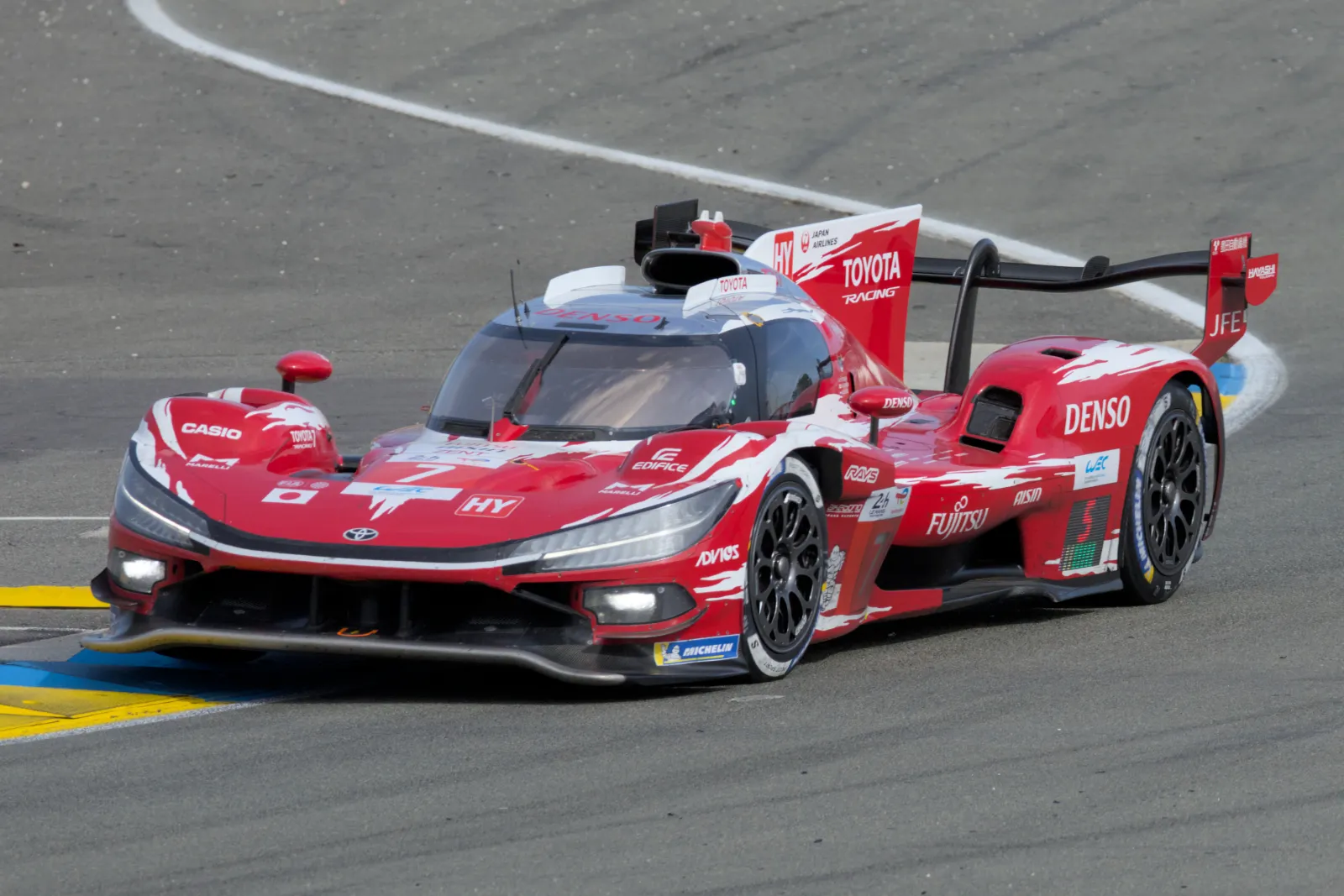 Red number 7 Toyota TR010 Hybrid, a crew who can win the 2026 WEC Hypercar title