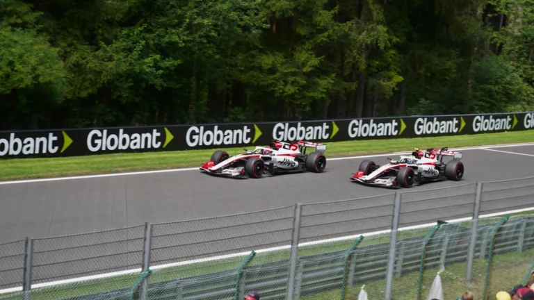 Modo override da F1 2026: o que é o Overtake que substituiu o DRS